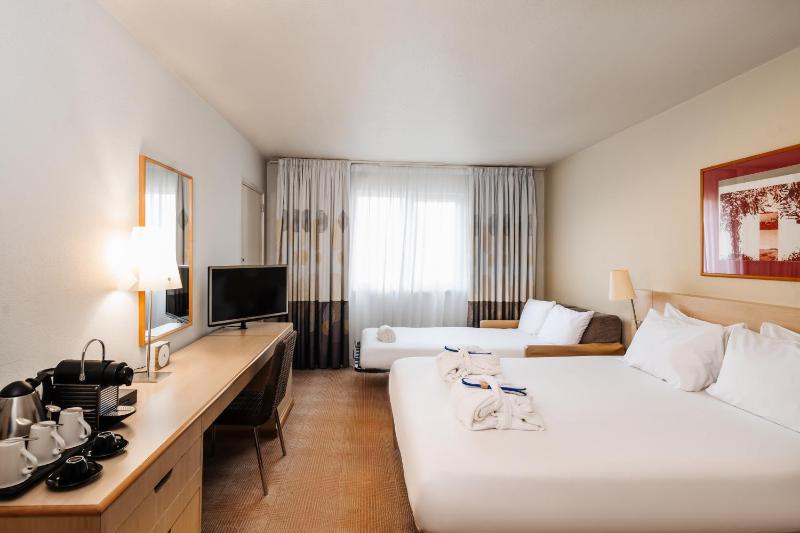 Executive Double Room with Sofa Bed image 2