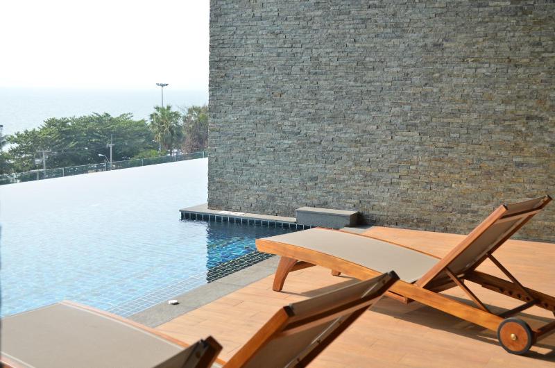 Everyday Beachfront Stylish Luxury Jomtien - image 15