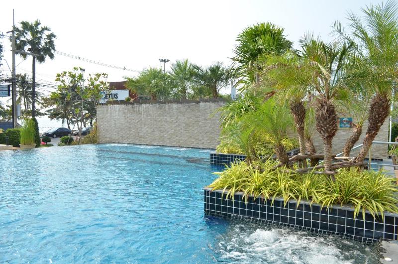 Everyday Beachfront Stylish Luxury Jomtien - image 21