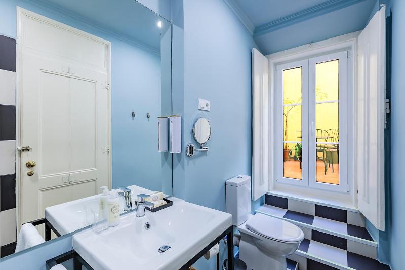 LR Guest House - image 16