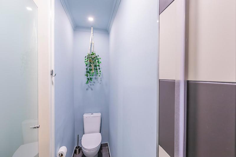 LR Guest House - image 15