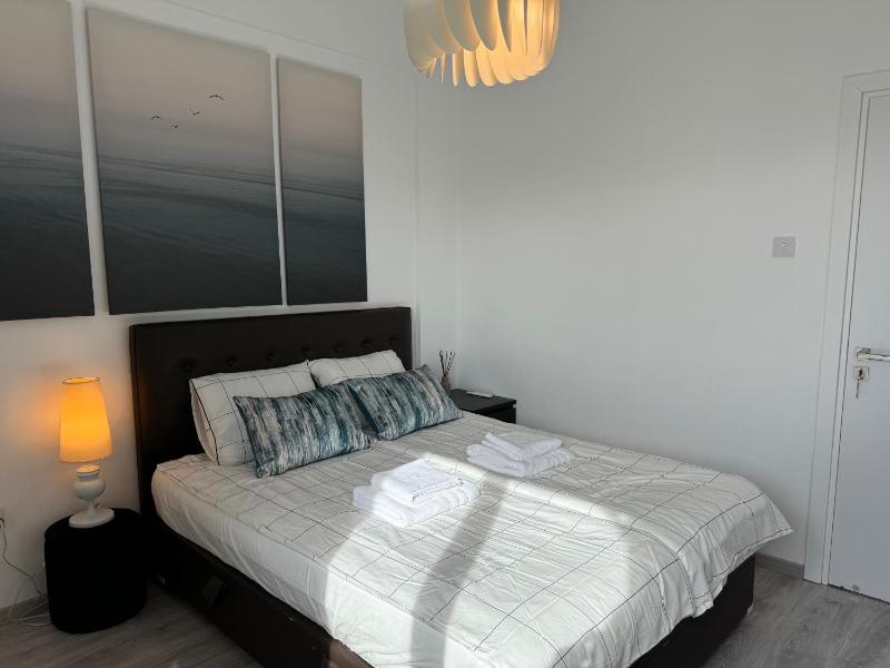 White 1-bdr apartment Agyos Tychonas - image 14