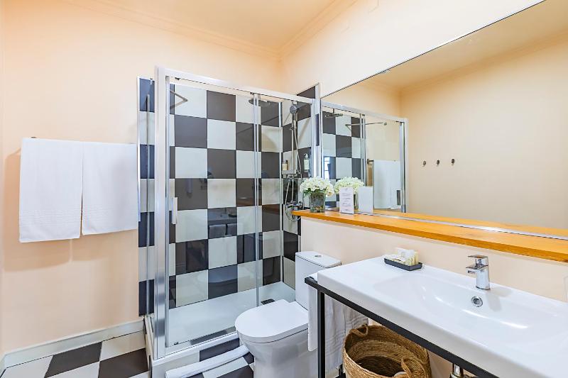 LR Guest House - image 3