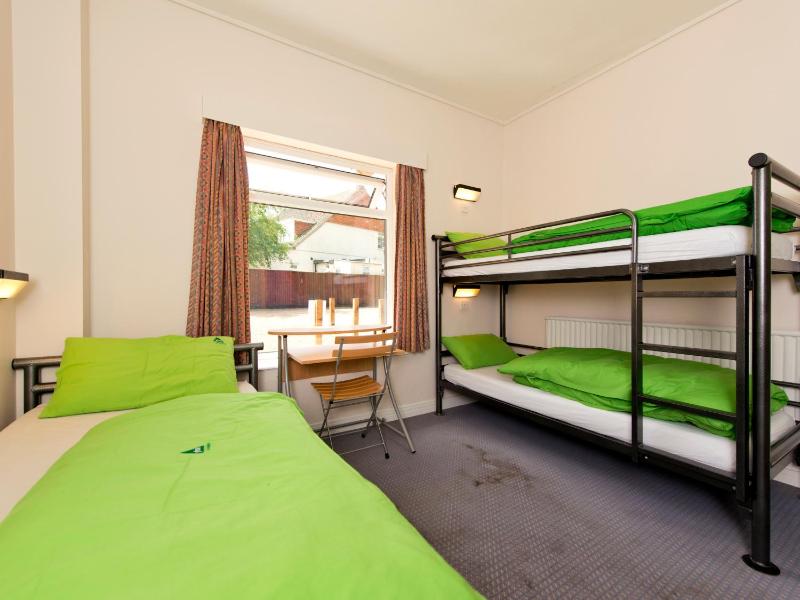 Triple Room with Shared Bathroom image 1