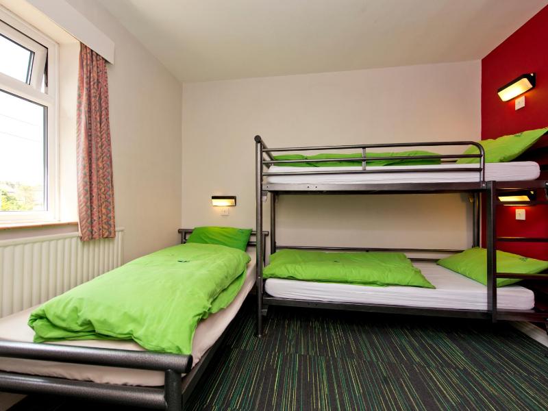 Triple Room with Shared Bathroom image 3