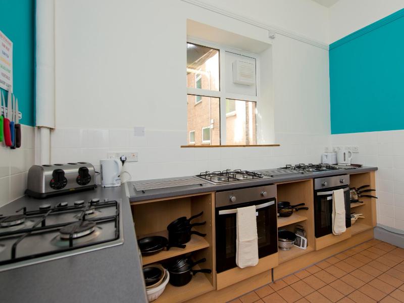 Twin Room with Shared Bathroom image 1