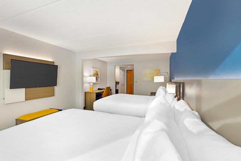 Queen Suite with Two Queen Beds - Non Smoking image 1