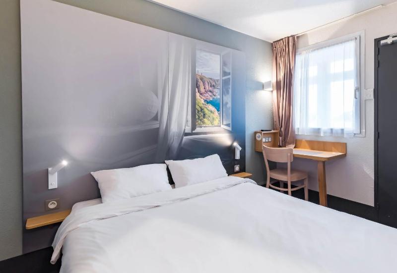 Quadruple Room image 4