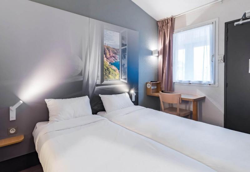 Twin Room image 1