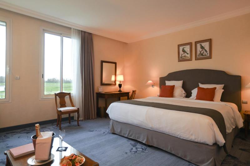 Superior Double Room with Golf View image 1