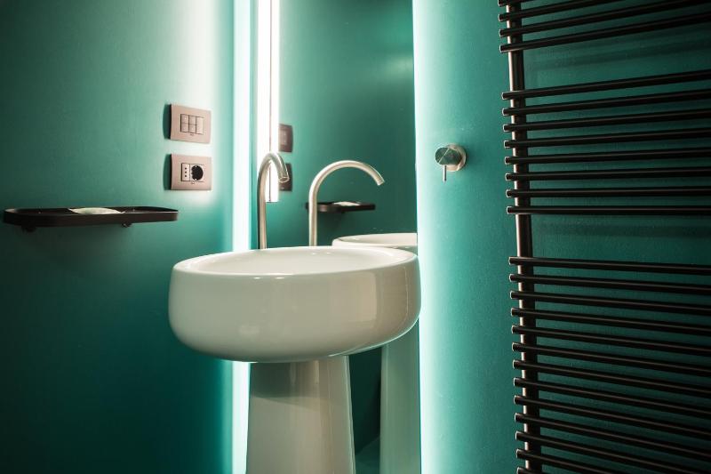 Large Double or Twin Room image 2