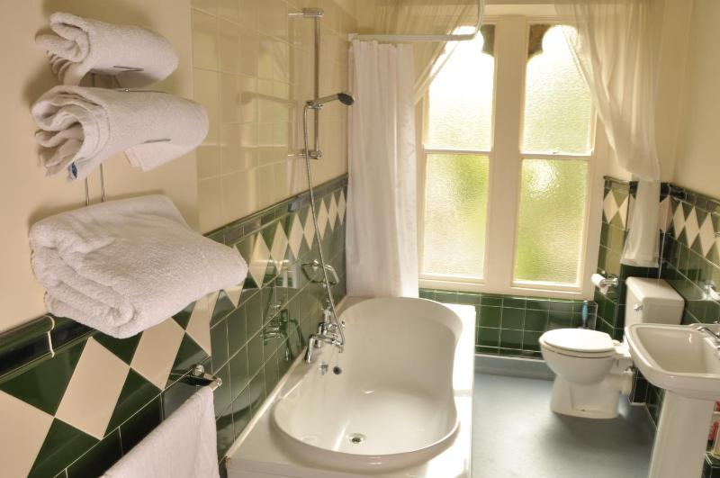 En Suite Twin Room image 3