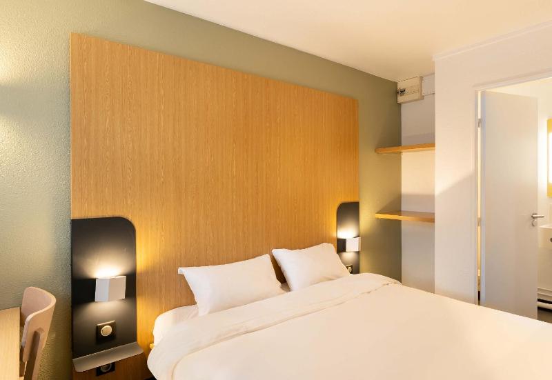 Double Room image 1