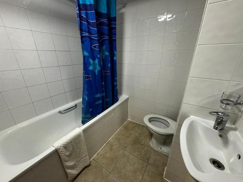 Twin Room en suite image 3
