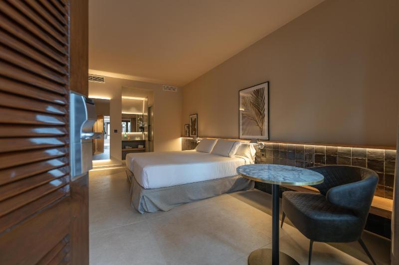 Double Room Oasis 2 (2 Adults) image 1