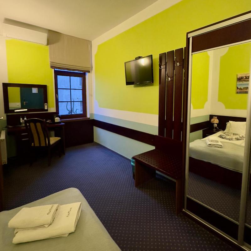 Double or Twin Room image 3