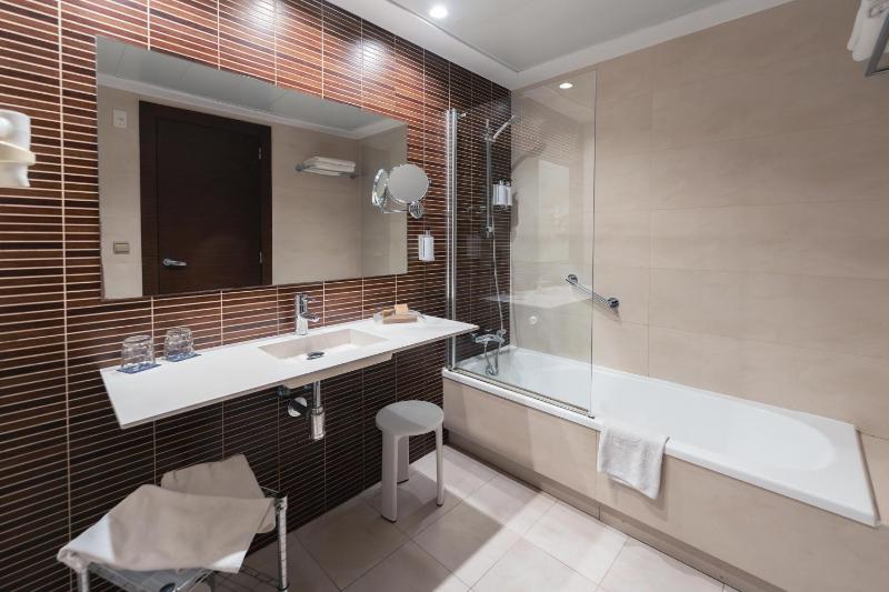 Triple Room (3 Adults) image 2