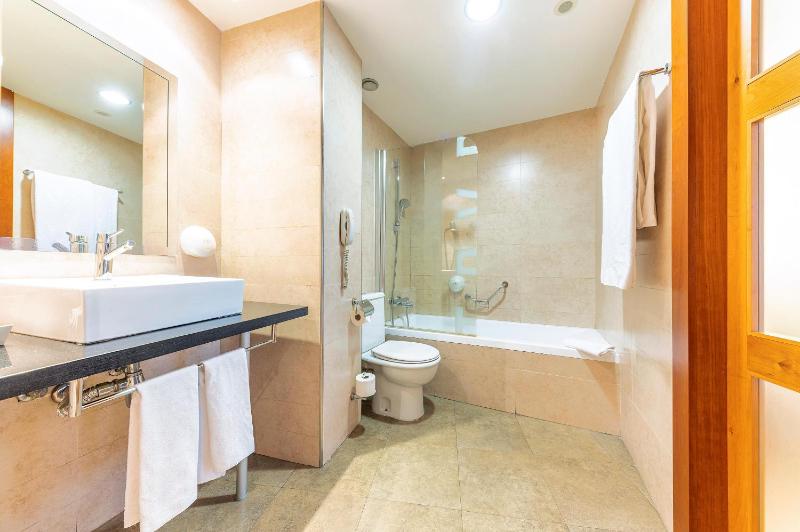 Premium Double or Twin Room with Airport Transfer (2 Adults) image 4