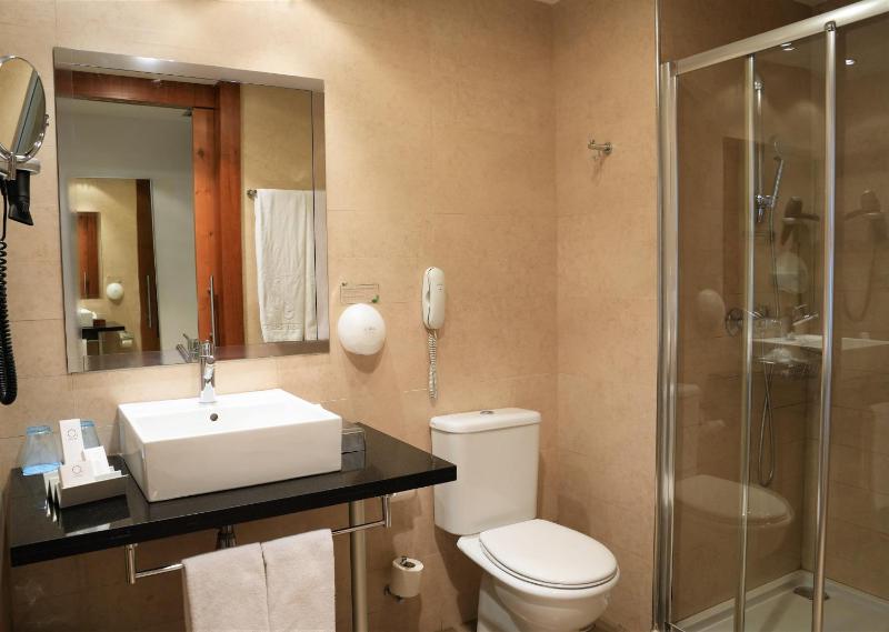 Premium Double or Twin Room with Airport Transfer (2 Adults) image 3