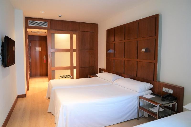 Triple Room with Airport Transfer image 3