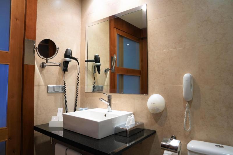 Triple Room with Airport Transfer image 2