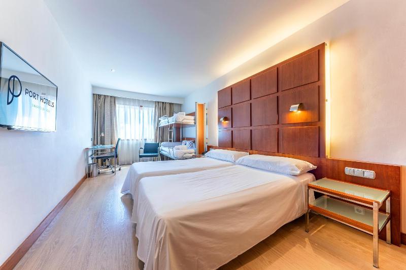 Quadruple Room with Airport Transfer (2 Adults + 2 Children) image 1