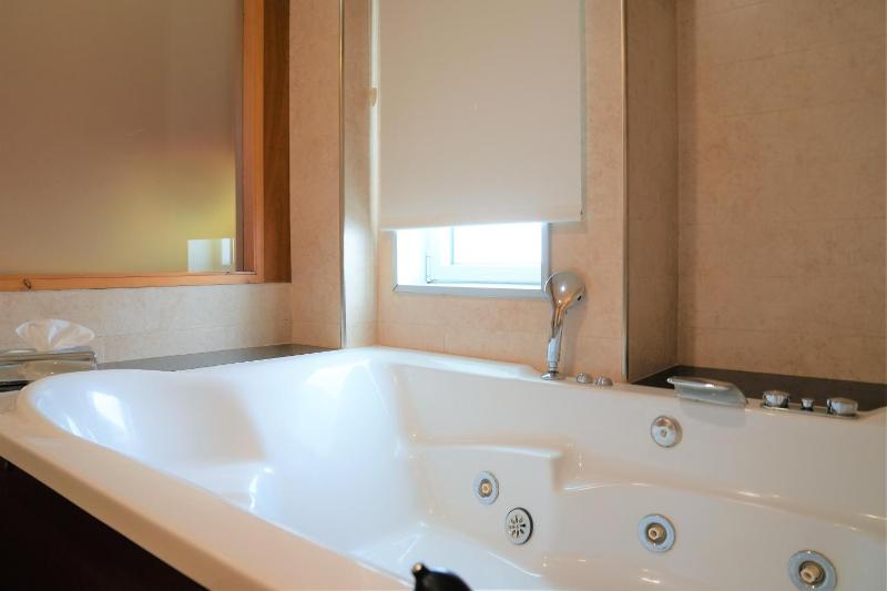 Junior Suite with Airport Transfer (1 Adult + 1 Child) image 3