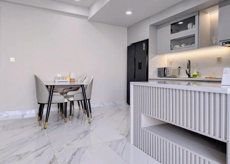 Real Homes - image 12