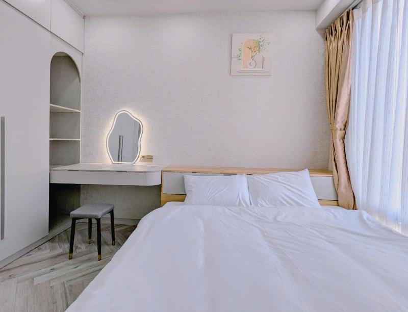 Real Homes - image 16