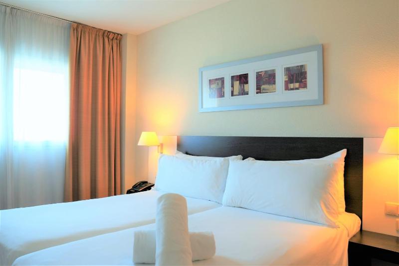 Standard Double Room (2 Adults) image 1