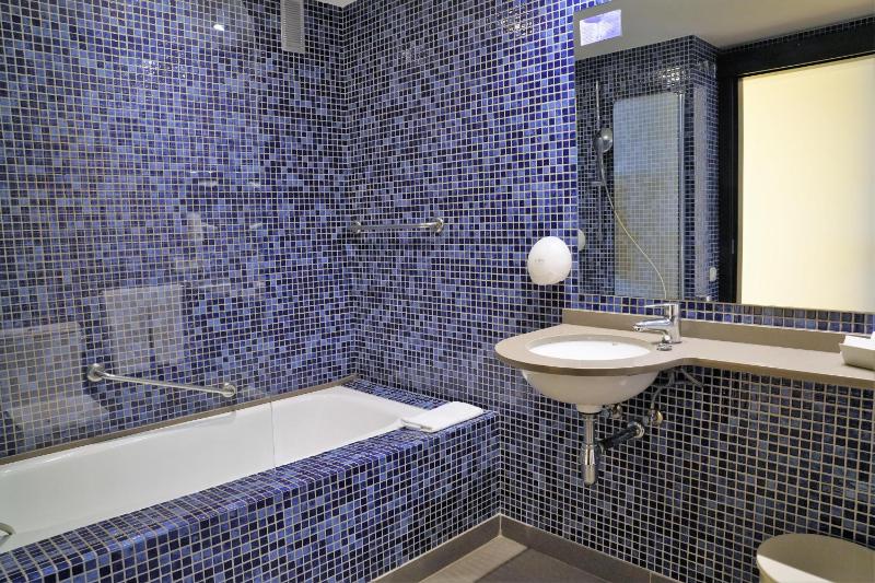 Premium Double Room (1 Adult) image 2