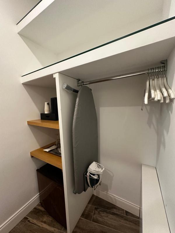 Deluxe Double Room with Balcony image 3