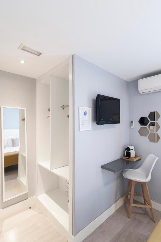 Superior Double or Twin Room image 4