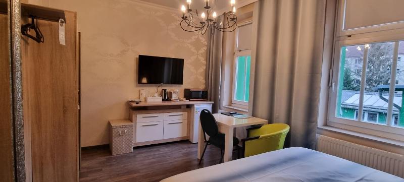 Deluxe Double Room with Shower image 2