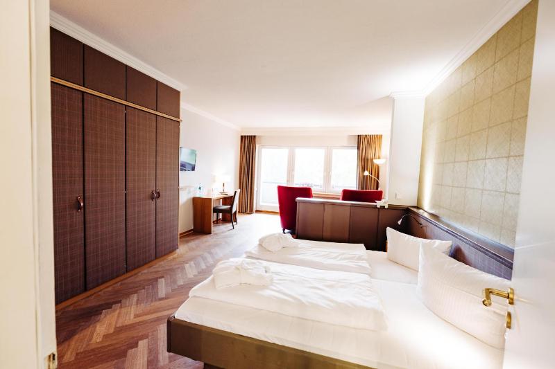 Deluxe Double Room image 4