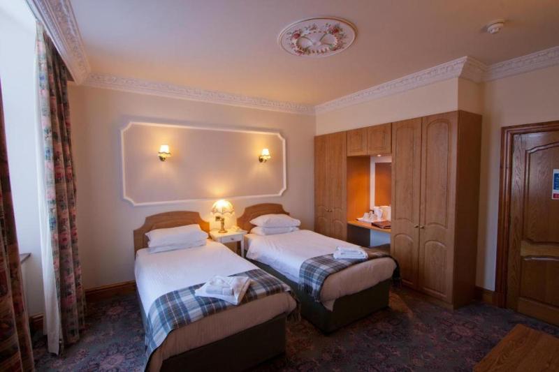 Standard Double or Twin Room image 4