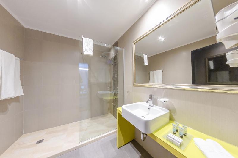 Double or Twin Room image 4