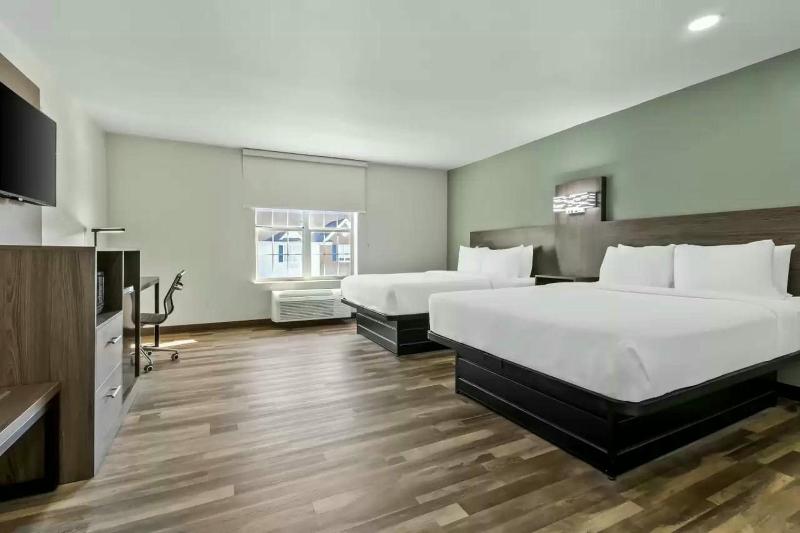 Quadruple Room with Two Queen Beds - Non Smoking image 1