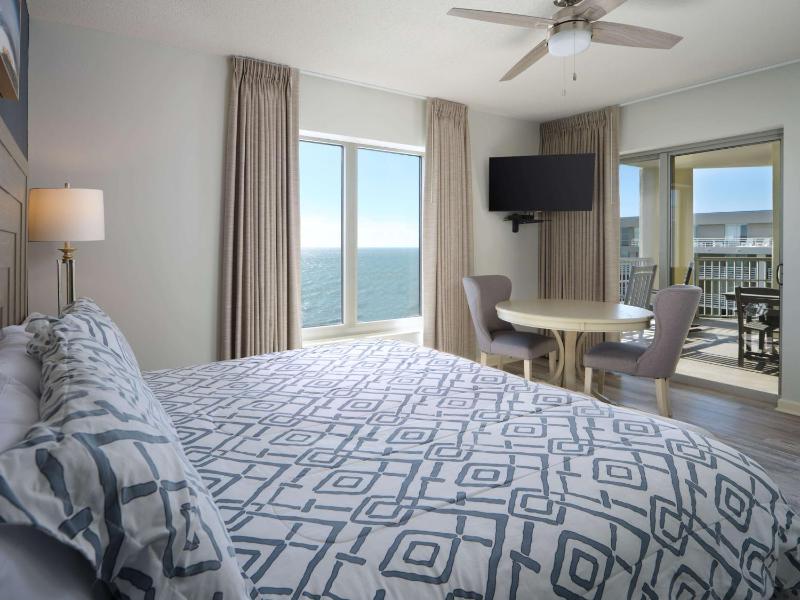 Two-Bedroom Condo - Oceanfront View image 3
