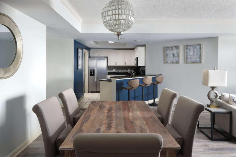 Two-Bedroom Condo - Oceanfront View image 2