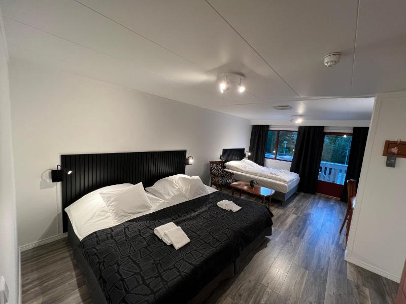 Family Room (2 Adults + 2 Children) image 1