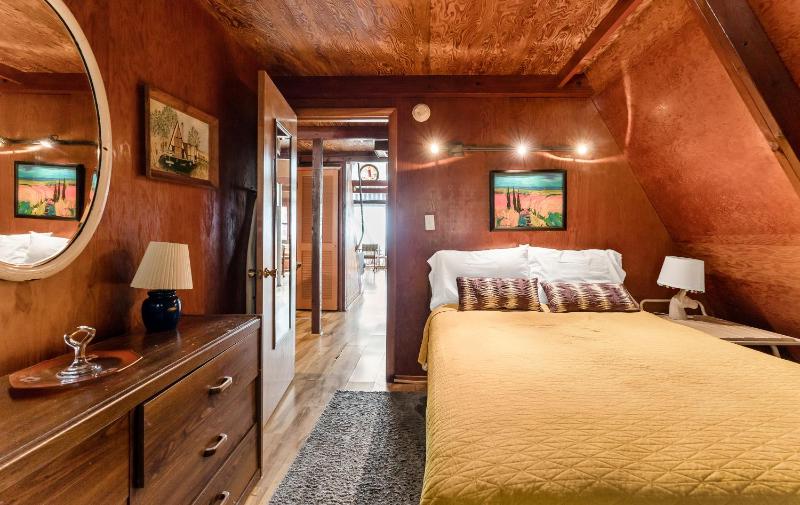 Three-Bedroom House image 4