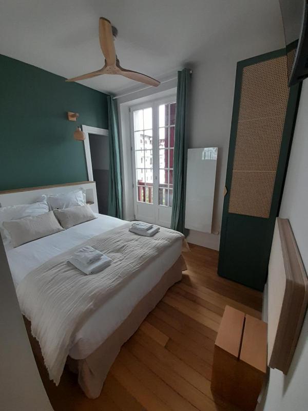 Single Room with Sea View image 1