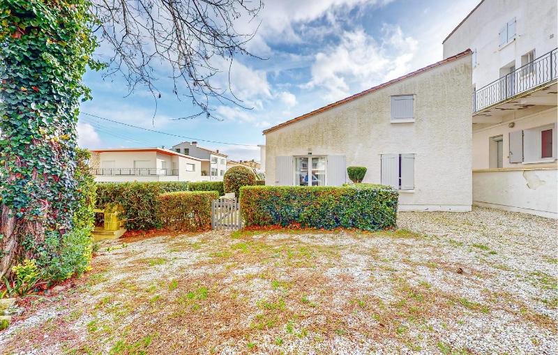 1 Bedroom Cozy Apartment In Royan - image 8