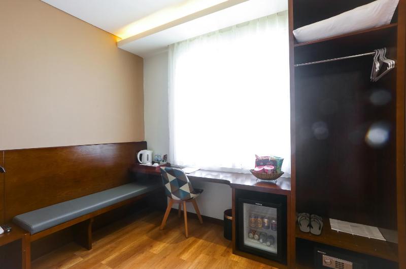 Pink Garden Hotel - image 15