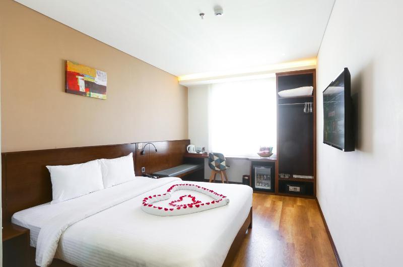 Pink Garden Hotel - image 9