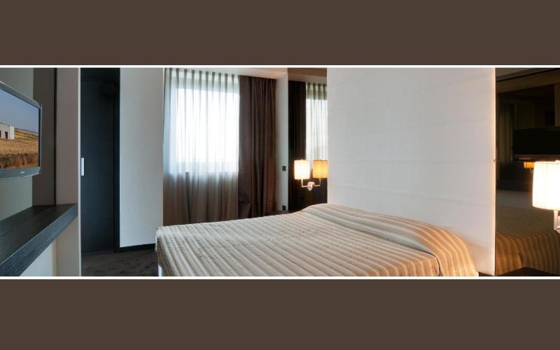 Double Room image 4
