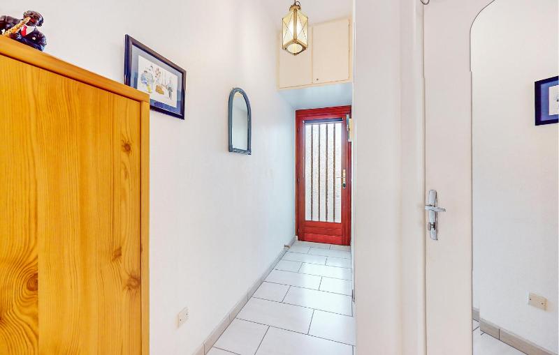 1 Bedroom Cozy Apartment In Royan - image 12