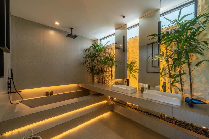 The Luminous Villa - Luxury Lush Cliffside 3BR Villa in Uluwatu - image 13