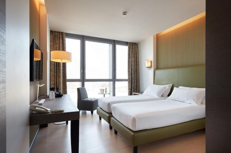 Premium Twin Room - Smoking image 2